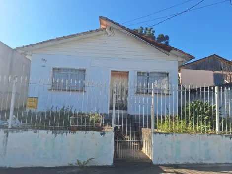 Alugar Casa / Padrão em Castro. apenas R$ 550.000,00